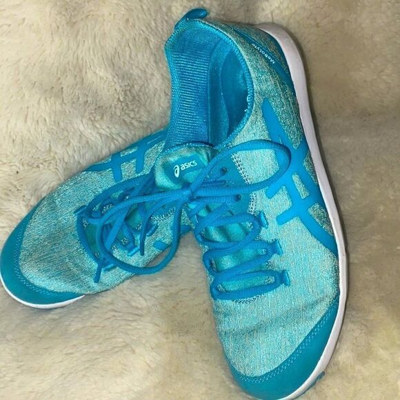 ASICS Sky Blue Sneakers!!  - Picture 5 of 8